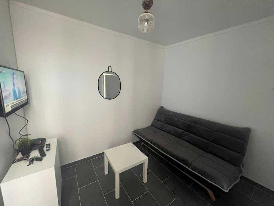 Studio Cosy Refait A Neuf Levallois Exterior foto