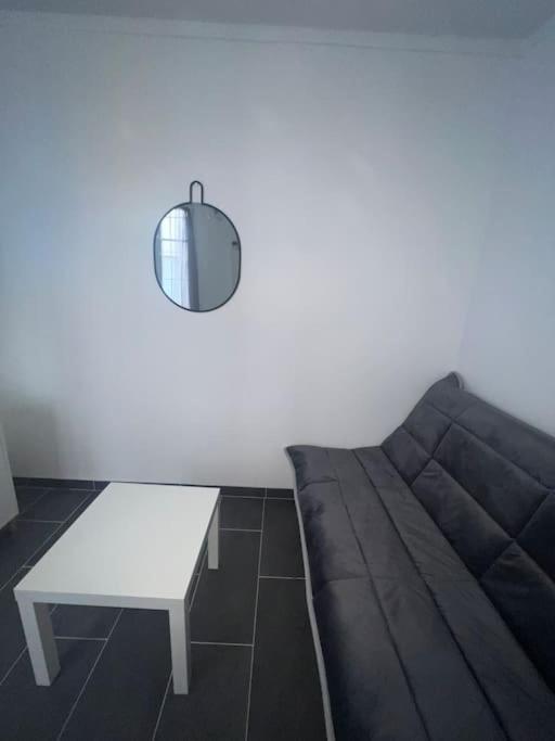 Studio Cosy Refait A Neuf Levallois Exterior foto