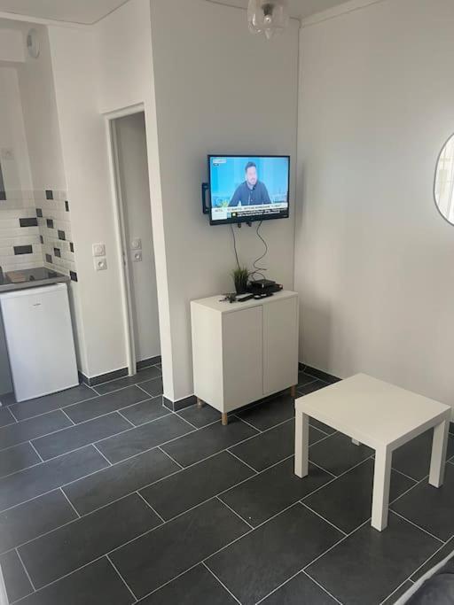 Studio Cosy Refait A Neuf Levallois Exterior foto